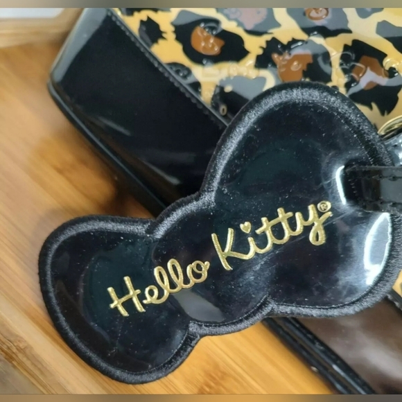 Hello Kitty Loungefly Patent Leather Handbag - Picture 10 of 10